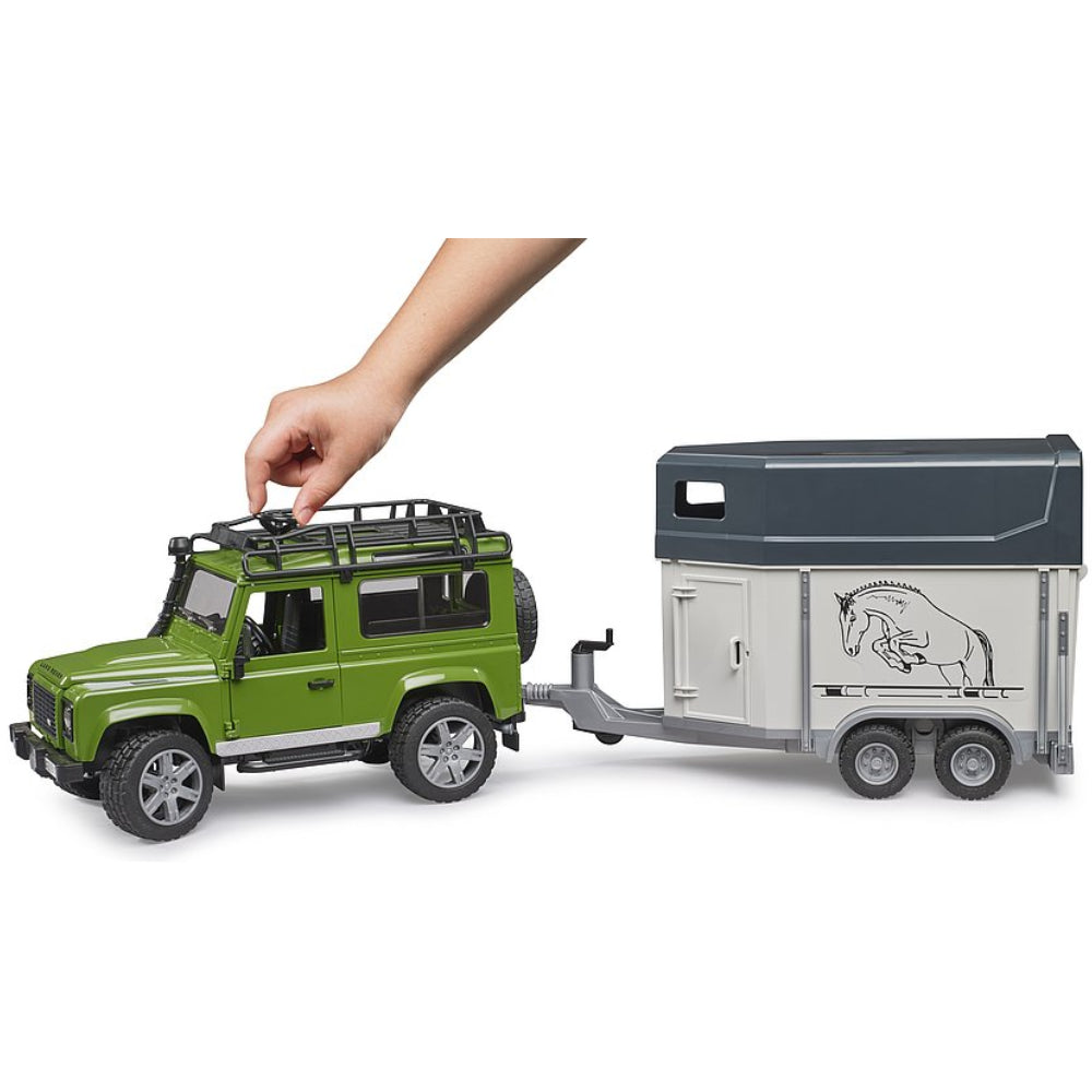 Bruder Land Rover Defender Station Wagon mit Pferdeanhänger & Pferd